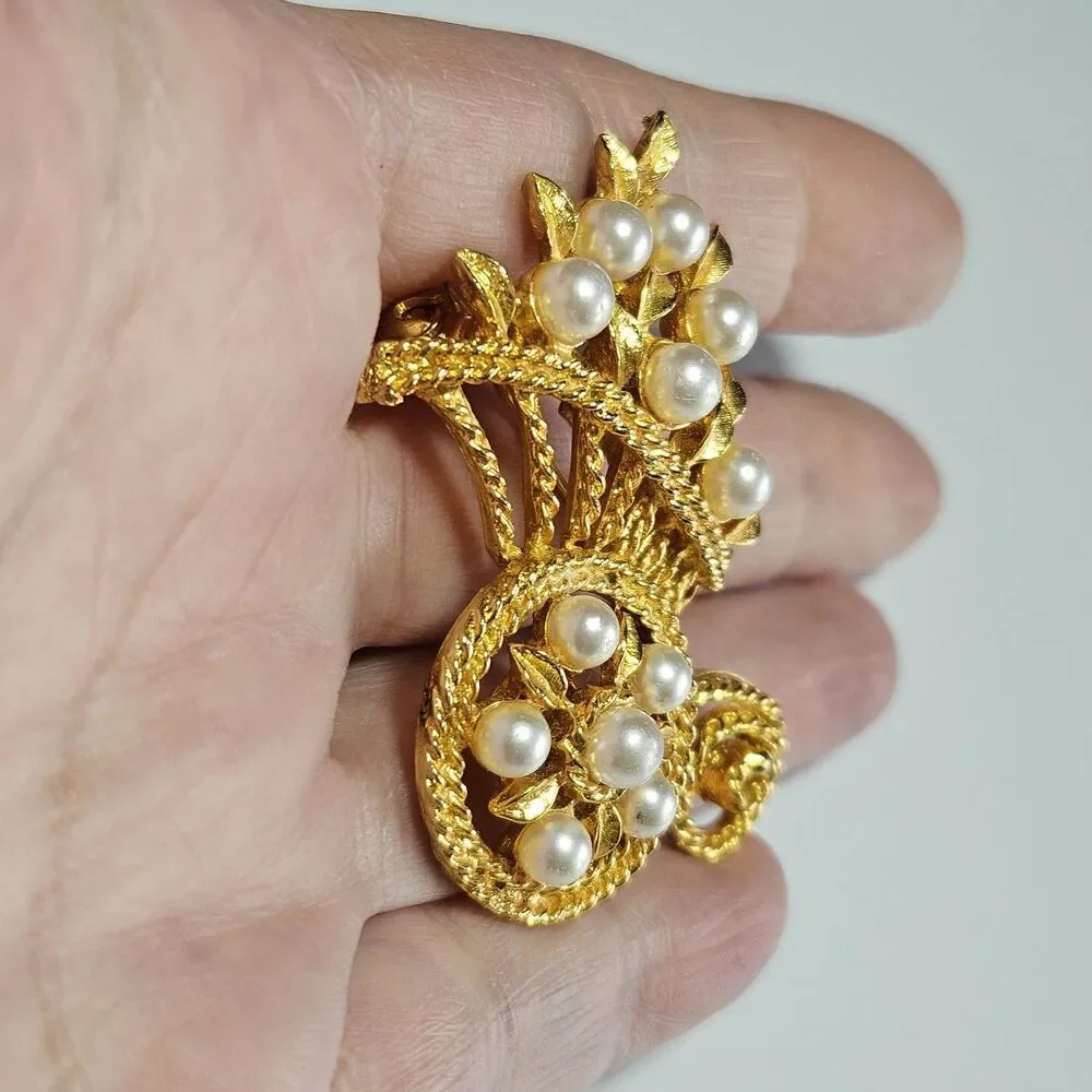 Vintage Gold Tone Faux Pearl Wheelbarrow of Flowers Pin Brooch